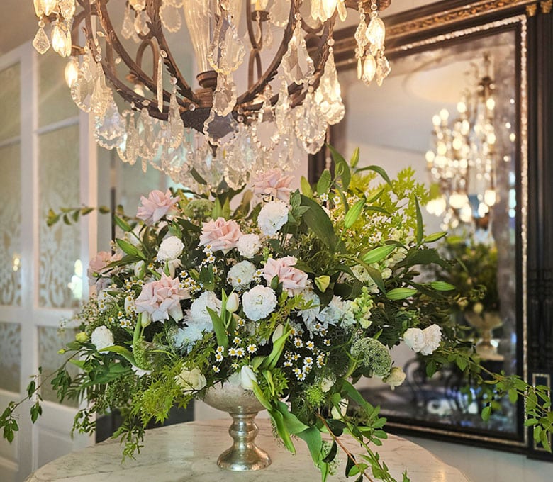 Bespoke-Flower-Table-Spring-Blooms-Chandelier-Urn-Jaspers-Berry-South-Coast-NSW