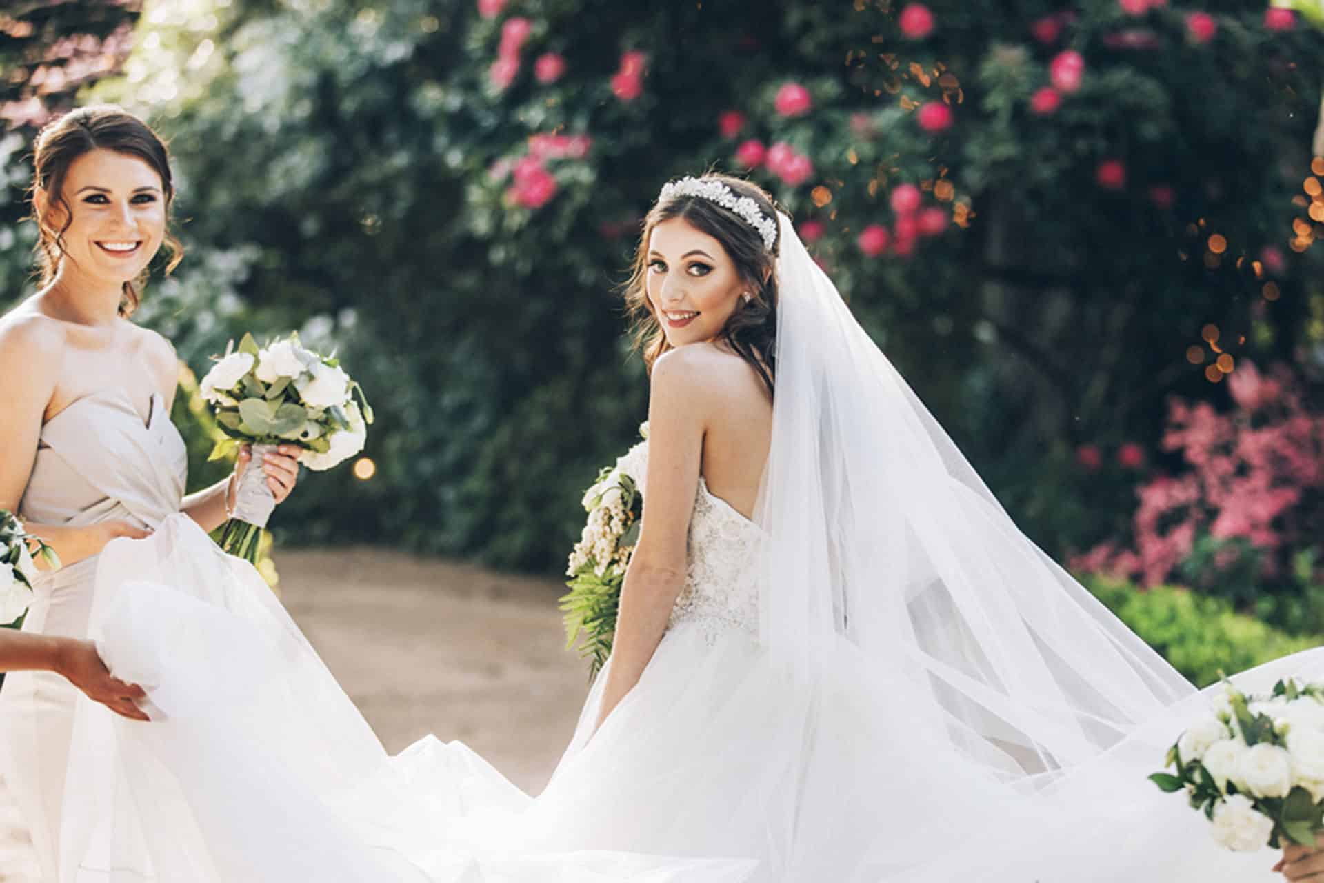 Bride-Bridesmaid-Spring-Wedding-Luxury-Wedding-Venue-Destination-Wedding-Bridal-Party-Jaspers-Berry-Wedding-Bouquet-Bridal-Bouquet-Garden-Wedding