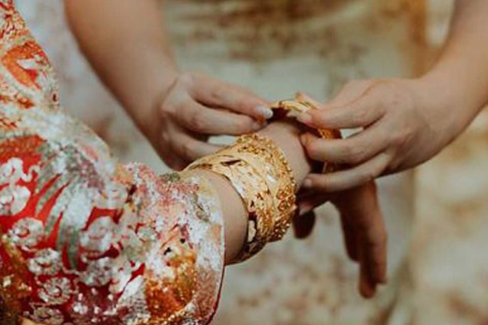 Jaspers-Berry-Chinese-Traditional-Dress-Gold-Bracelets-Tea-Ceremony-South-Coast-NSW