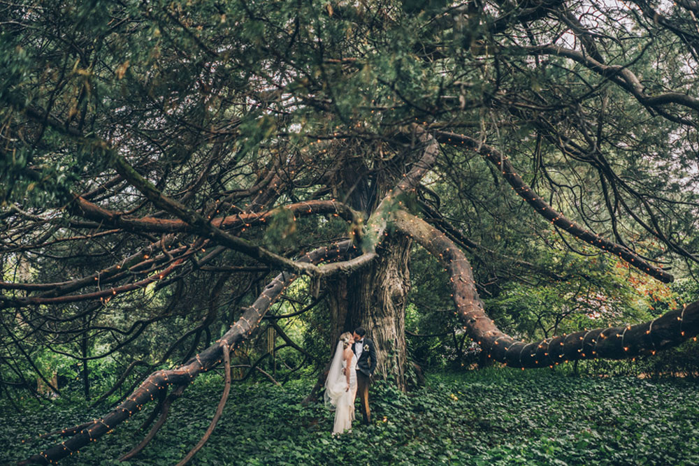 Magical-Faraway-Tree-Secret-Garden-Luxury-Wedding-Venue-Berry-Wedding-Bride-and-Groom-Wedding-Kiss-Wedding-Couple-Jaspers-Berry-Fairy-Lights-Enid-Blyton