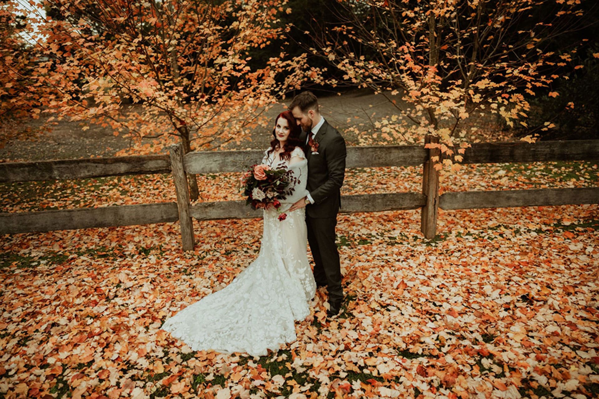 Meadow-Bridal-Couple-Bride-and-Groom-Autumn-Leaves-Country-Wedding-Destination-Wedding-Venue-Autumn-Wedding-Bridal-Bouquet-Jaspers-Berry