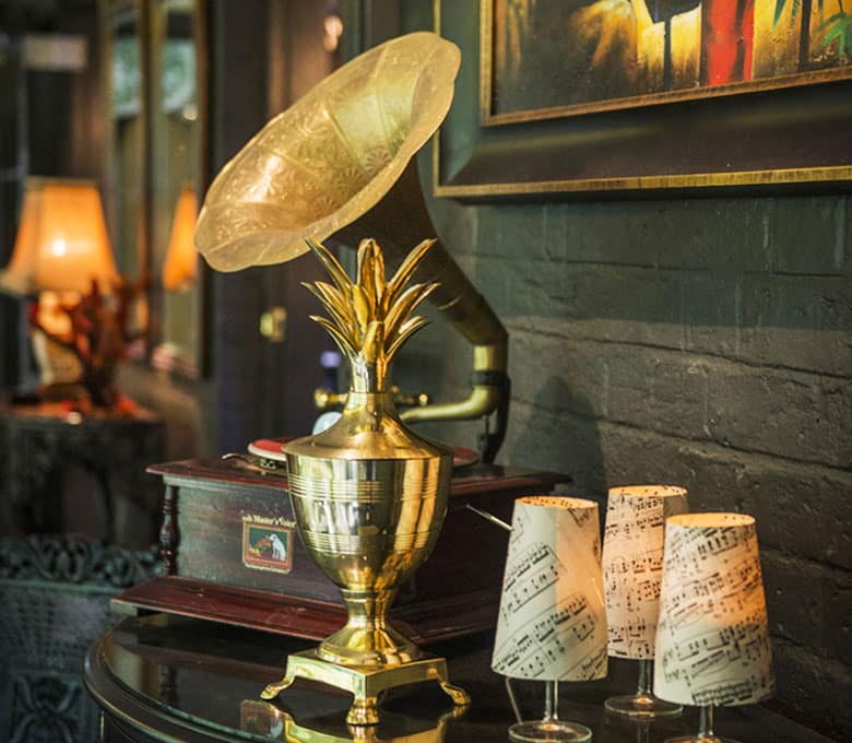 Saxophone-Oriental-Chinoiserie-Cocktails-Colonial-Verandah-Jaspers-Berry