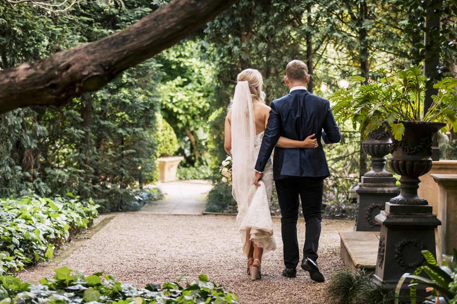 Secret-Garden-Romantic-Gardens-Garden-Wedding-Luxury-Wedding-Venue-Summer-Wedding-Bride-and-Groom-Portrait-Jaspers-Berry-Bride-and-Groom-Boutique-Wedding-Venue